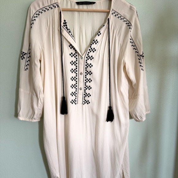 Zara Basic Cream Dress with Black Details - Picture 4 of 8